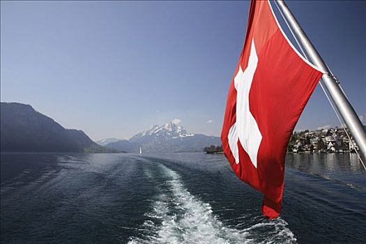 琉森湖,瑞士国旗