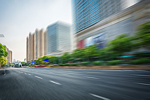 城市的道路干净,快速的城市交通