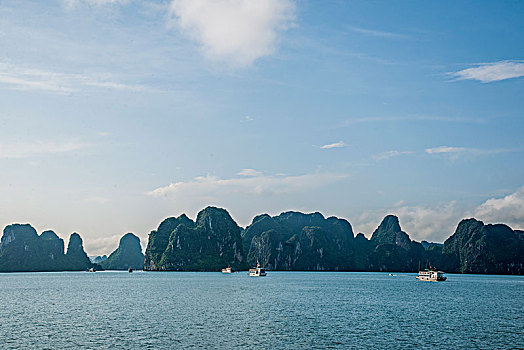 越南广宁鸿基市下龙湾海上石林