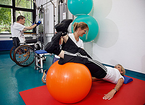 体操,练习,治疗,球,理疗,神经学的,中心,北莱茵威斯特伐利亚,德国,欧洲