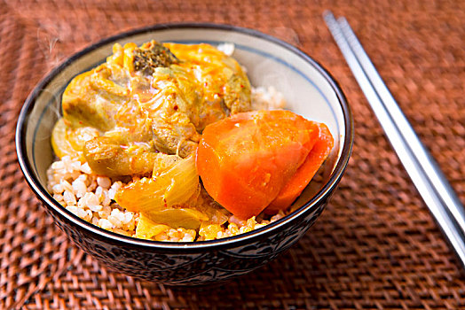 美味的日式咖喱饭,有胡萝卜土豆洋葱鸡肉,美味健康