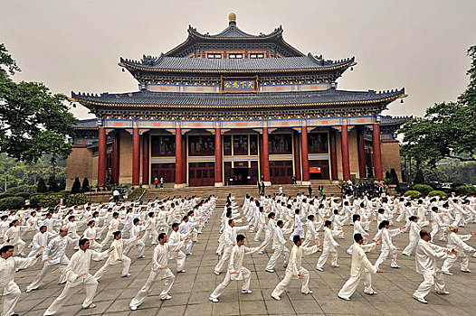 广州中山纪念堂太极舞剑