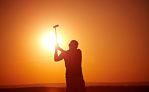 男人,打高尔夫,日落,聚焦,顶着