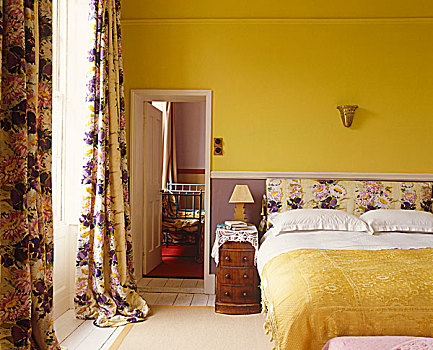 卧室,紫色,黄色,花,帘