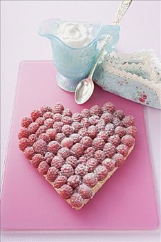 树莓馅饼,糖粉,泡沫奶油,小,罐