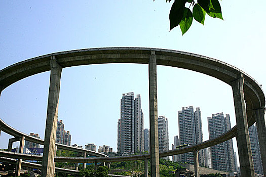 重庆菜园坝长江大桥的桥南环型引桥