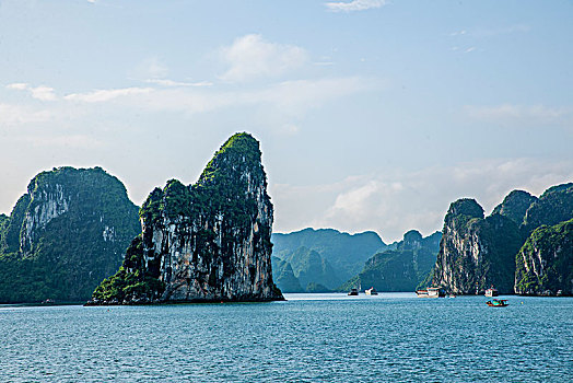 越南广宁鸿基市下龙湾海上石林