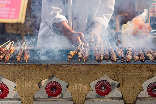 新疆街边烤羊肉串