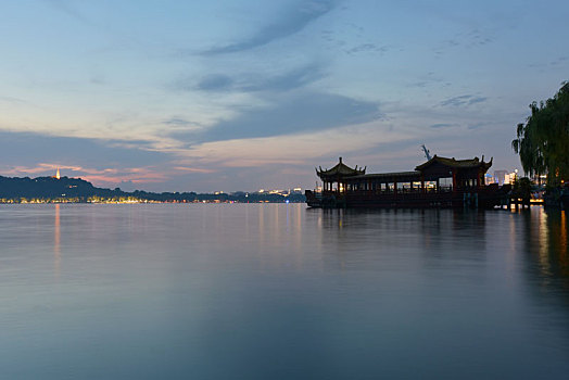 杭州西湖的黄昏风景