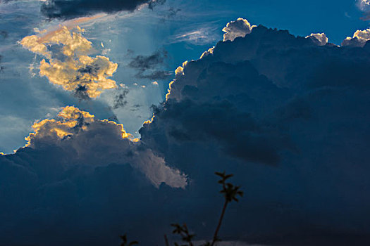 肯尼亚马赛马拉国家公园云与天空