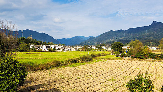 中国安徽省黟县屏山村田园风光