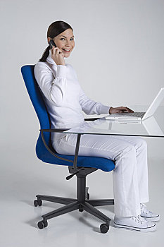 坐,书桌,人体工程学,椅子,使用笔记本,电脑,交谈,手机