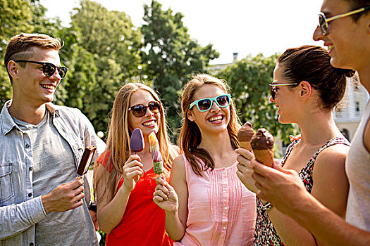 友谊,休闲,甜食,夏天,人,概念,群体,微笑,朋友,冰淇淋,室外