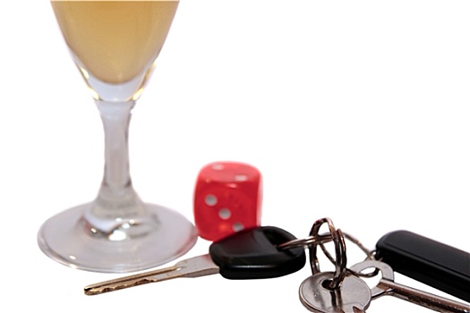 香槟酒杯,骰子,车钥匙