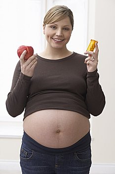 孕妇,拿着,药丸,苹果
