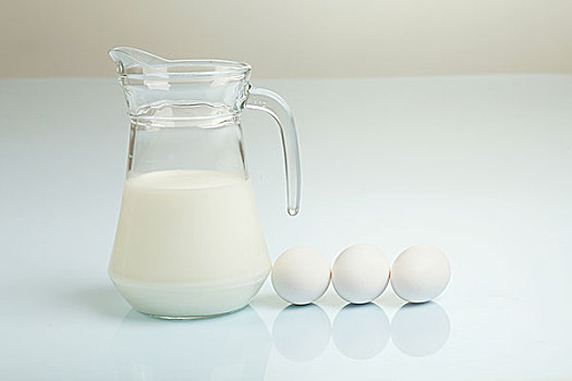 牛奶,玻璃,罐,蛋,桌子