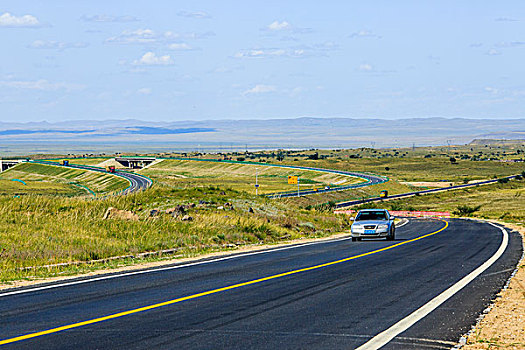 草原上的公路