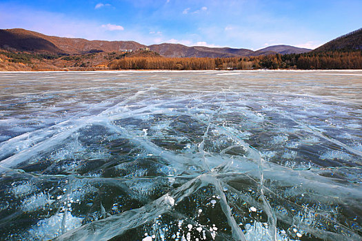 海兰湖冰缝
