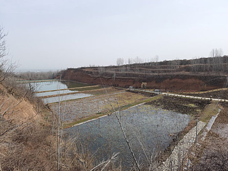 秦岭山下环山路口水库