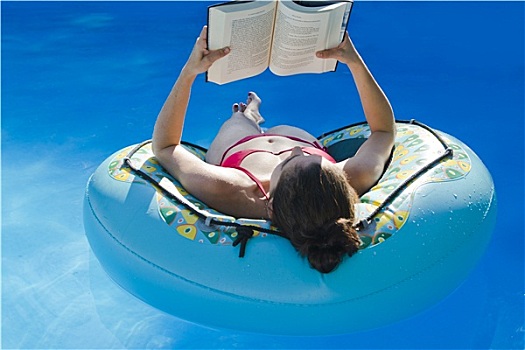 女人,读,书本,充气垫,游泳池