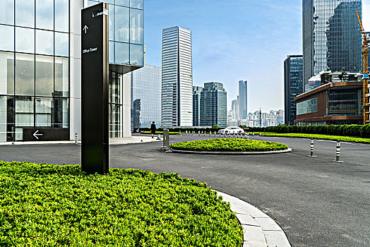 公路和建筑在江北嘴中央商务区