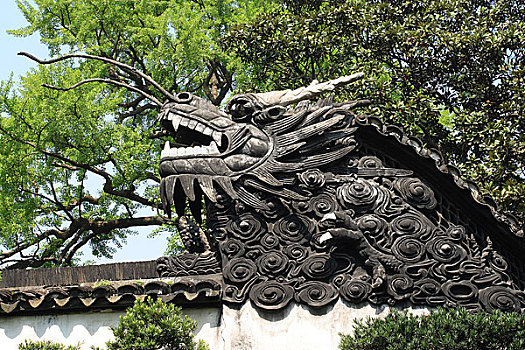 上海豫园古典园林龙墙