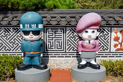 朝韩非军事区内韩国宪兵卡通雕塑