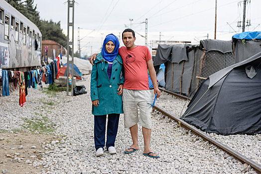 年轻,情侣,叙利亚,孕妇,丈夫,寻找,难民,露营,希腊,边远地区,马其顿,四月