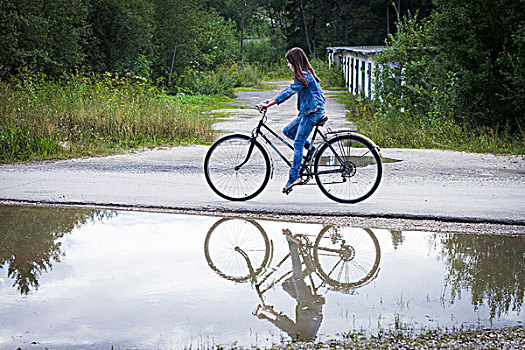 少女,骑自行车,乡村道路,过去