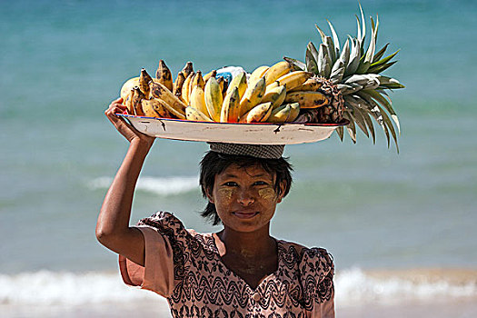 女人,碗,香蕉,头部,脸,销售,海滩,那布利海滩,若开邦,缅甸,亚洲