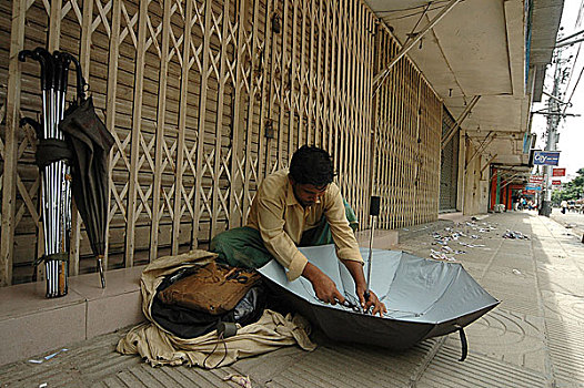 伞,修理,新,道路,达卡,孟加拉,七月,2005年