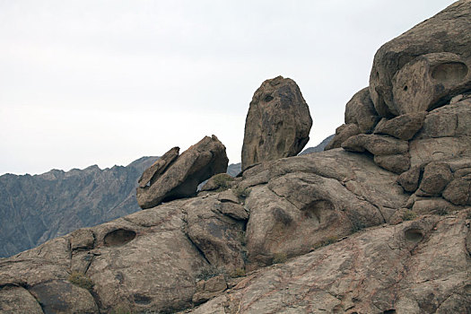 新疆哈密,天山花岗岩风蚀地貌