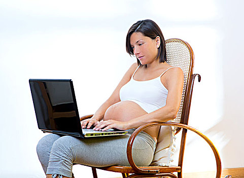 美女,孕妇,在家,笔记本电脑
