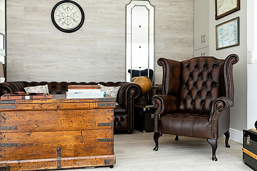 经典,房间,皮革,椅子,木桌子