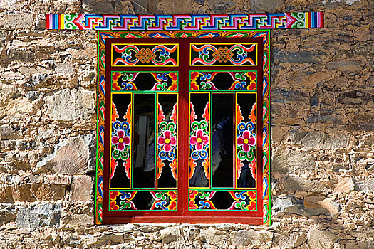 四川阿坝牟尼沟藏族民居建筑上的窗户