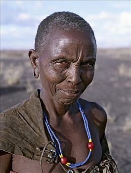 老,女人,传统服饰,晒黑,皮饰,连衣裙,马萨伊人,邻居,生活方式,坦桑尼亚北部,游牧部落