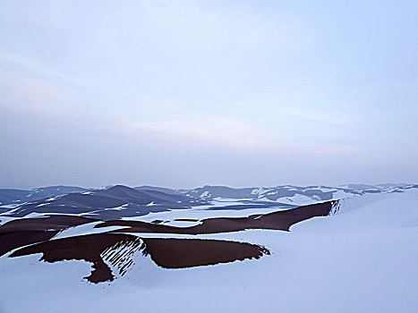 库木塔格沙漠雪景