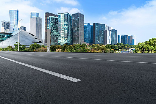 沥青路面天际线和杭州钱江新城建筑景观