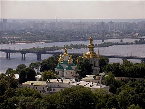 乌克兰,基辅,洞穴,风景,钟楼,远处,出生,教堂,背景,桥,上方,河,寺院,围绕,绿色,树,2004年
