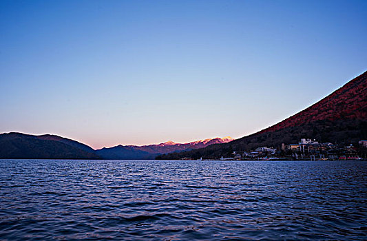 日出中禅寺湖