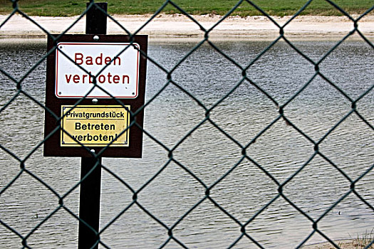 两个,标识,巴登,禁止,德国,浴,私人财产,海滩,线,栅栏