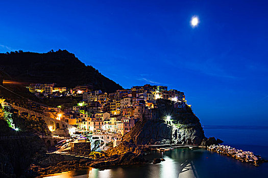 半个月亮,在蓝色时刻,黎明,在,曼拉罗勒,联合国教科文组织世界遗产,五渔村国家公园,利古里亚,意大利