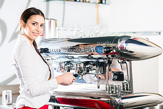 年轻,女店员,自动,咖啡机