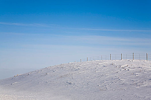 栅栏,上面,积雪,山