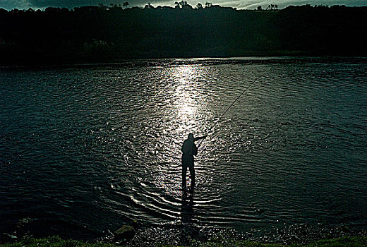 男人,站立,钓鱼,河边,苏格兰