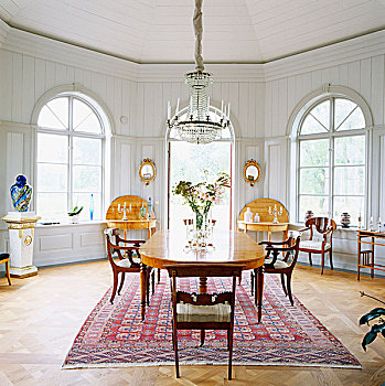长,餐桌,椅子,吊灯,白色,餐厅,拱形,窗户