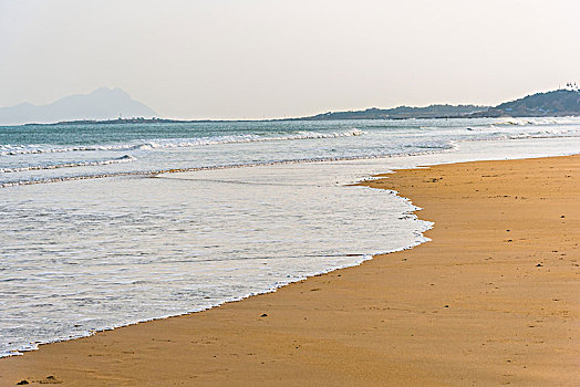 海浪沙滩