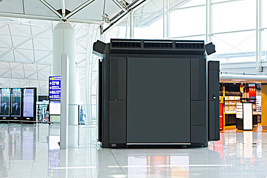 国外渡假旅行,机场出入境大厅,直式的资讯灯箱,告示牌