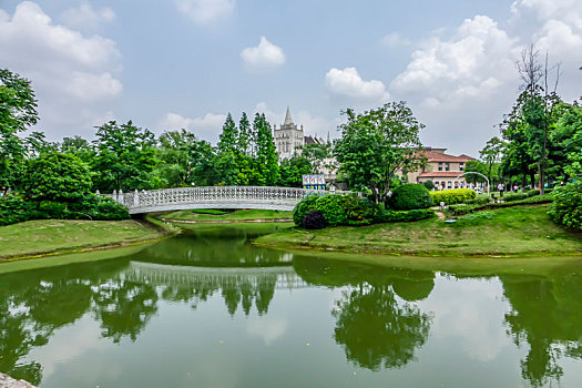 汽车背景－教堂绿地