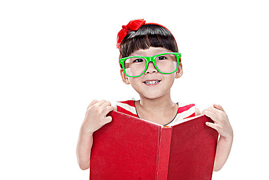 戴绿色眼镜拿书的小女孩